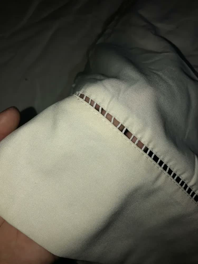 foto de comprador de Jogo De Lençol 400 Fios Queen Cinza Liso 3 Peças Com Elástico Padrão Hotel