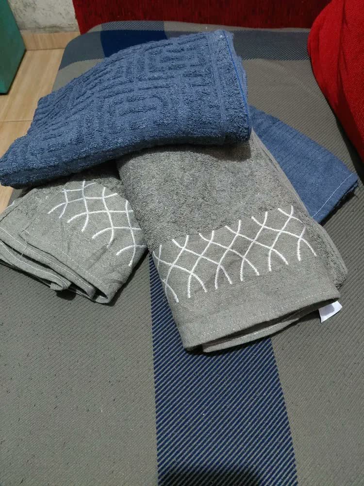 foto de comprador de Kit C/ 2 Toalha De Banho Luxo Gigante 70 X 1,40 Atacado Listras Sortida
