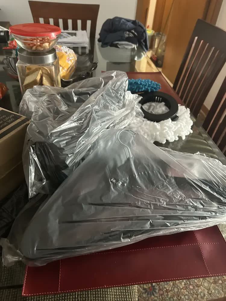foto de cliente de Kit 100 Cabides Veludo Preto Antideslizante Slim Irsina Gancho Giratório De Aço Inox