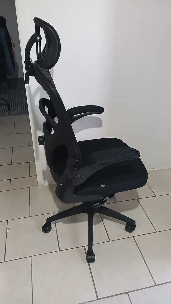 foto de comprador de Cadeira de Escritório Vincere Brasil Elegance Graphite II Ergonômica com Apoio Lombar Preta em Malha