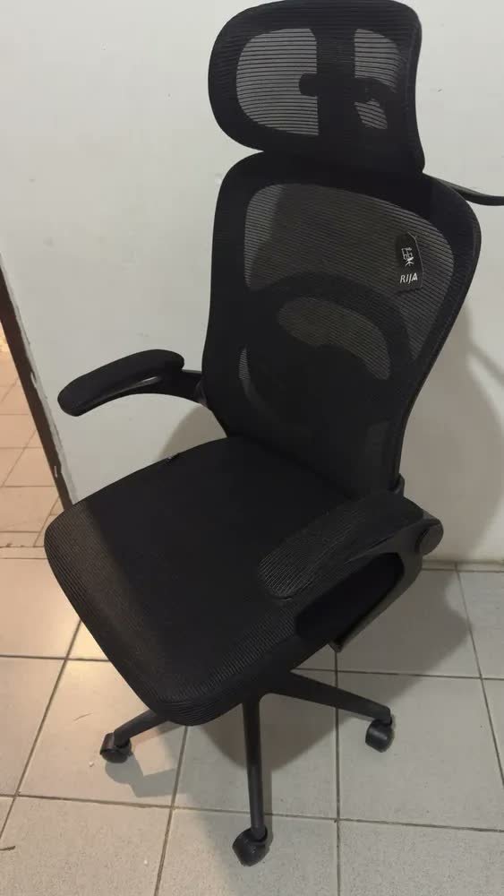 foto de comprador de Cadeira de Escritório Vincere Brasil Elegance Graphite II Ergonômica com Apoio Lombar Preta em Malha