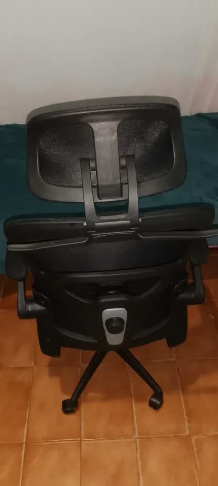 foto de comprador de Cadeira de Escritório Vincere Brasil Elegance Graphite II Ergonômica com Apoio Lombar Preta em Malha