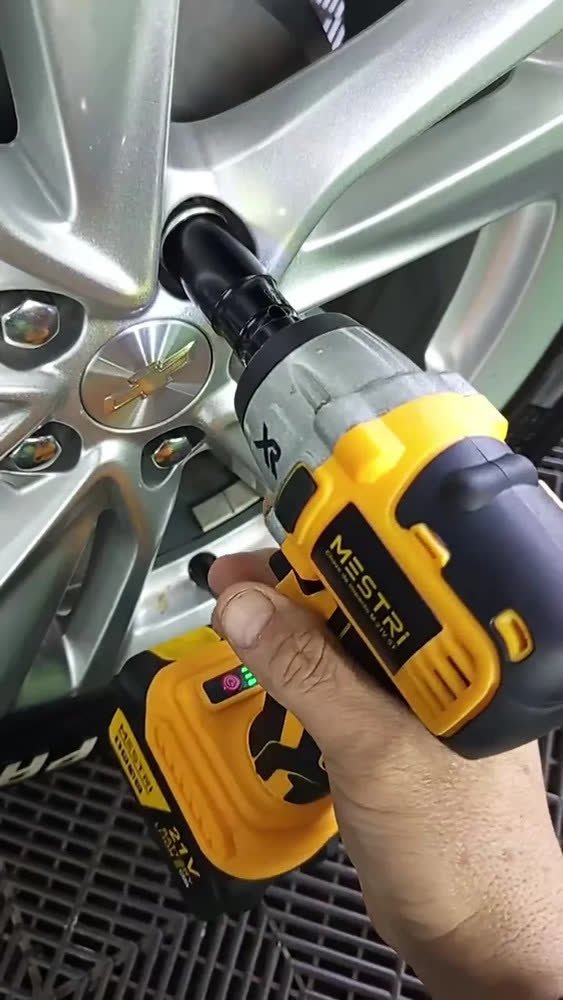foto de comprador de Chave De Impacto a Bateria Profissional Recarregável 4ah Brushless Parafusadeira Furadeira Alta Potência Sem Escova 2 Baterias MESTRI