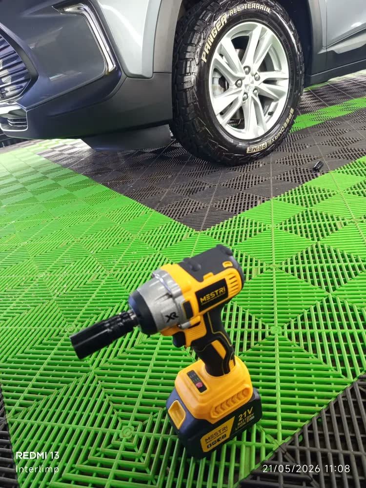 foto de comprador de Chave De Impacto a Bateria Profissional Recarregável 4ah Brushless Parafusadeira Furadeira Alta Potência Sem Escova 2 Baterias MESTRI