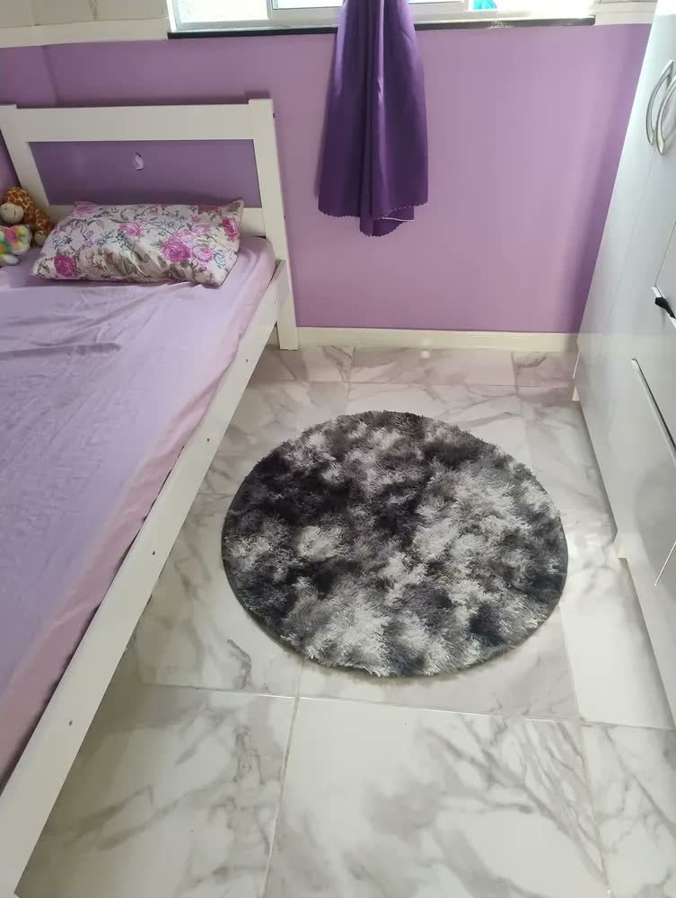 foto de comprador de Tapete Peludo Redondo Luxo Diâmetro 1,00 X 1,00 Promoção