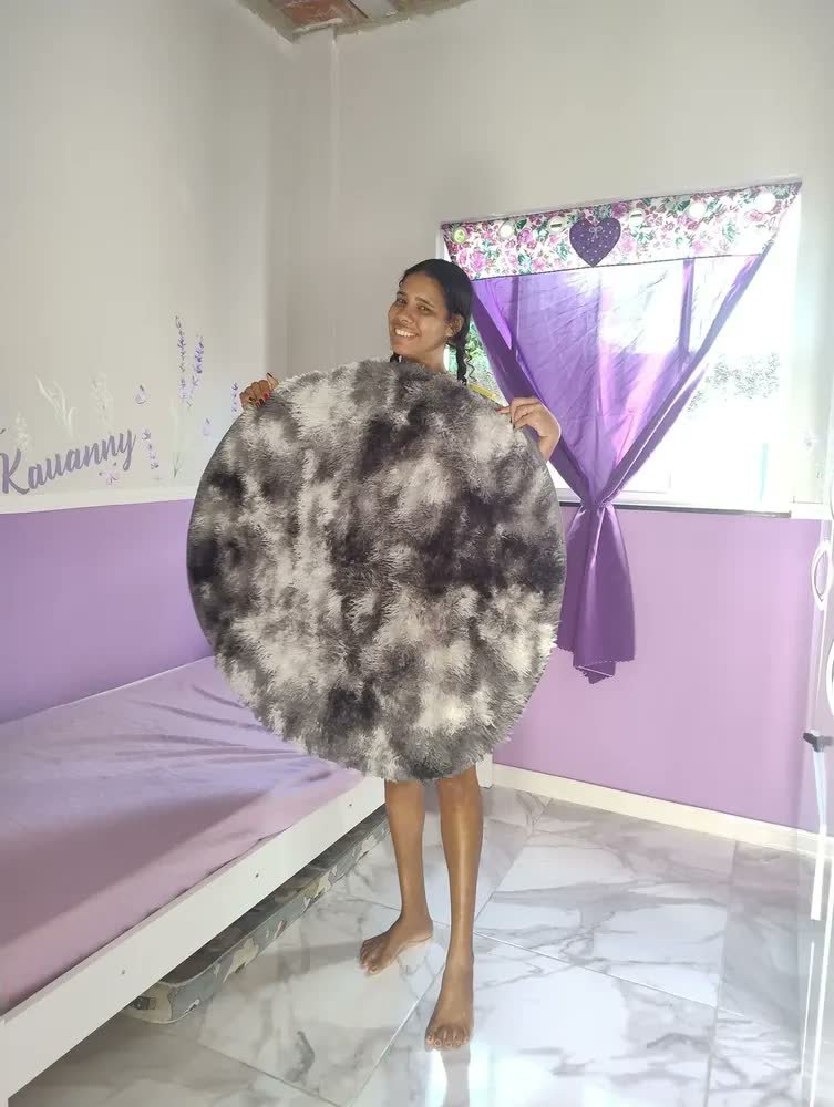 foto de comprador de Tapete Peludo Redondo Luxo Diâmetro 1,00 X 1,00 Promoção
