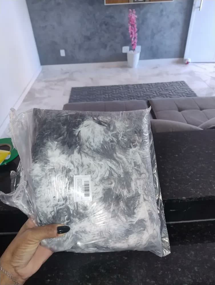 foto de comprador de Tapete Peludo Redondo Luxo Diâmetro 1,00 X 1,00 Promoção