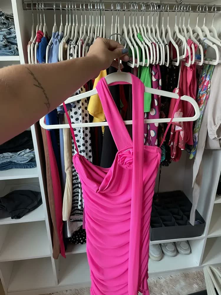 foto de comprador de Kit 50 Cabides Kparts Aveludado Preto E Cinza Bege